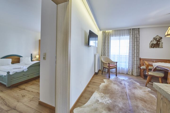 Room 4 of 76