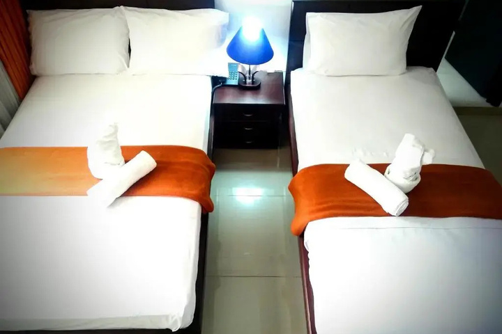 Room 9 of 29