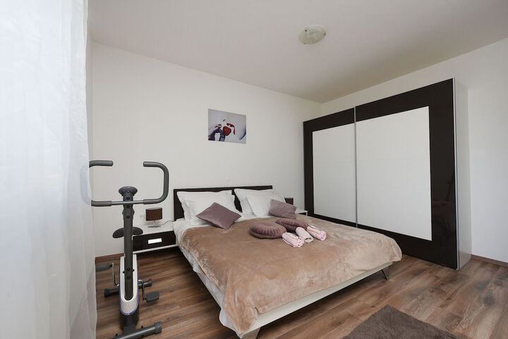 Room 4 of 47