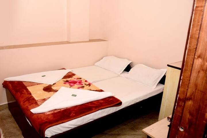 Room 8 of 20