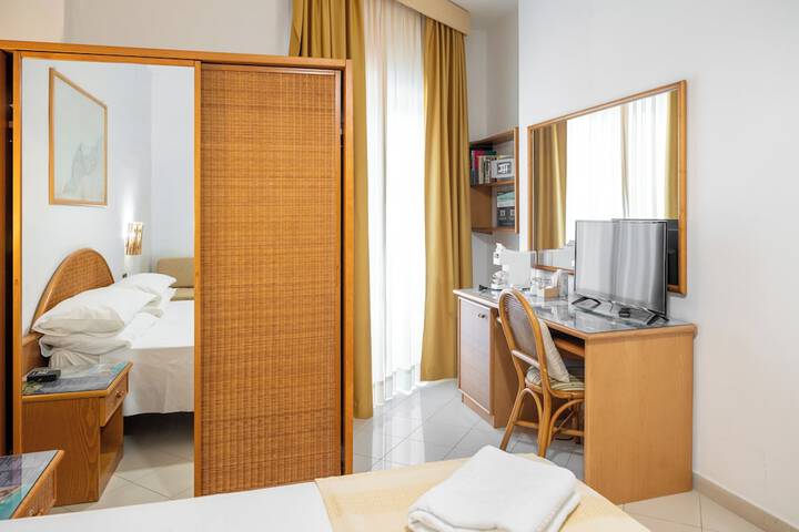 Room 10 of 45