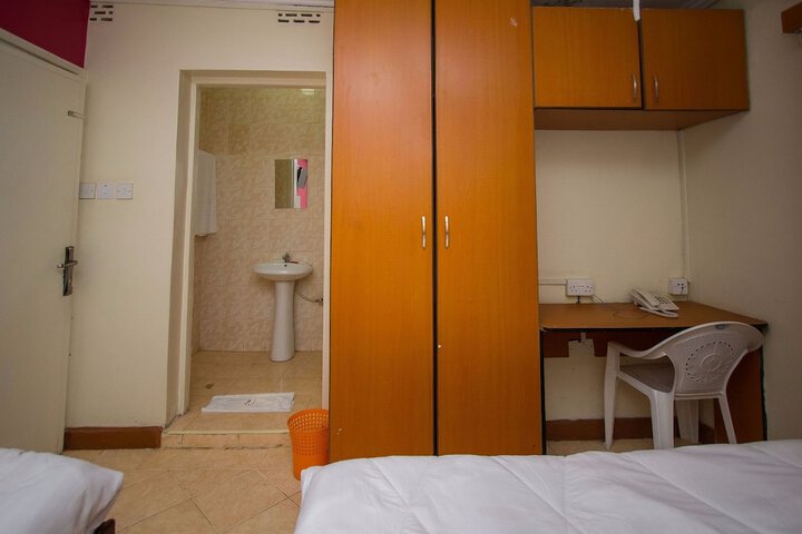 Room 9 of 34