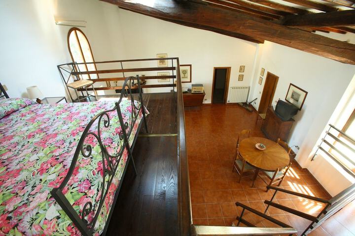 Room 6 of 77
