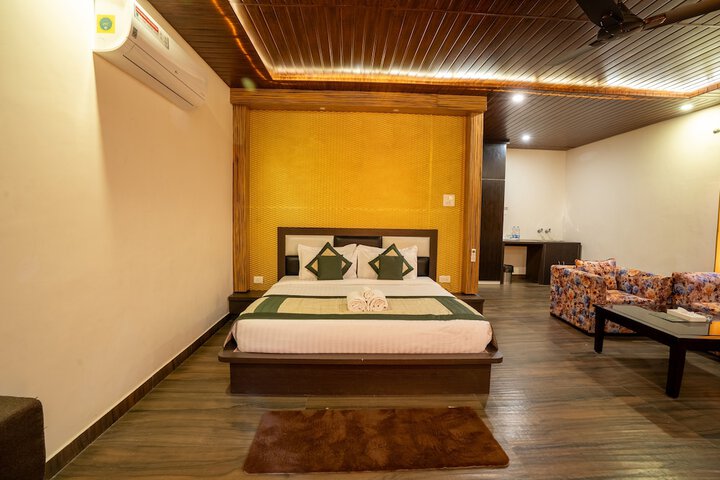 Room 6 of 33