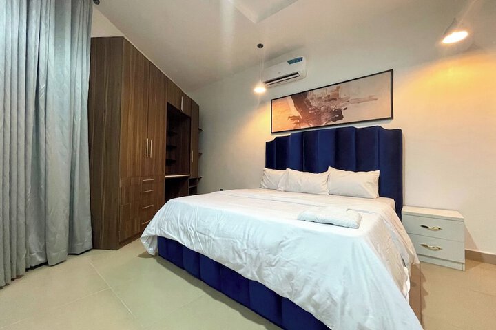 Room 8 of 22