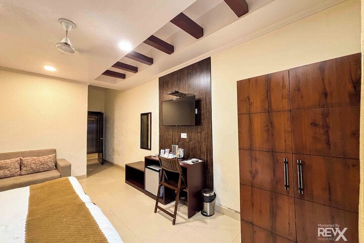 Room 33 of 68