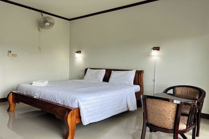Room 6 of 75