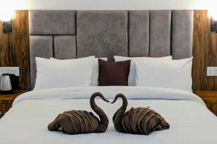 Room 4 of 11