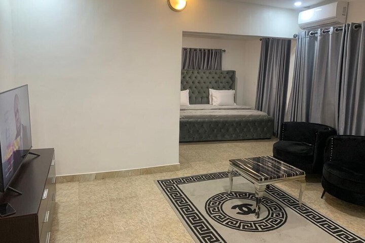 Room 6 of 23
