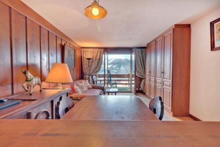 Room 2 of 8