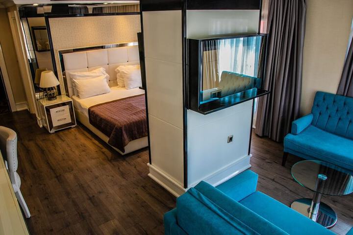 Room 8 of 20
