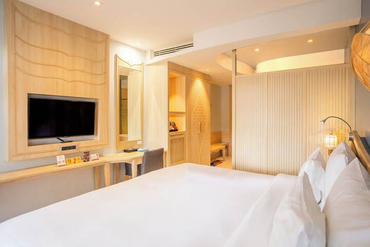 Room 35 of 91