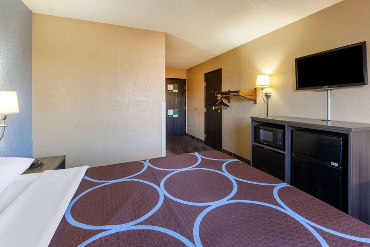 1 Queen Bed Accessible Room (7 of 9)