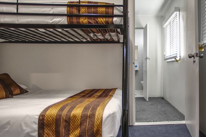 Room 6 of 25