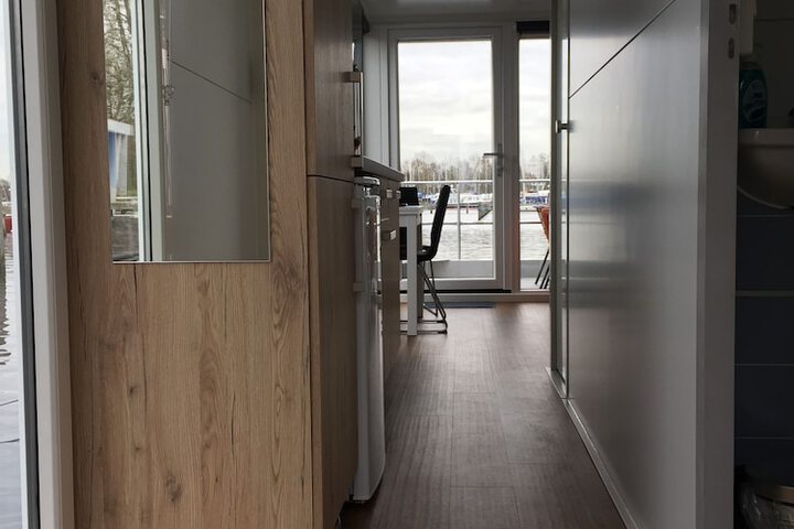 Room 16 of 50