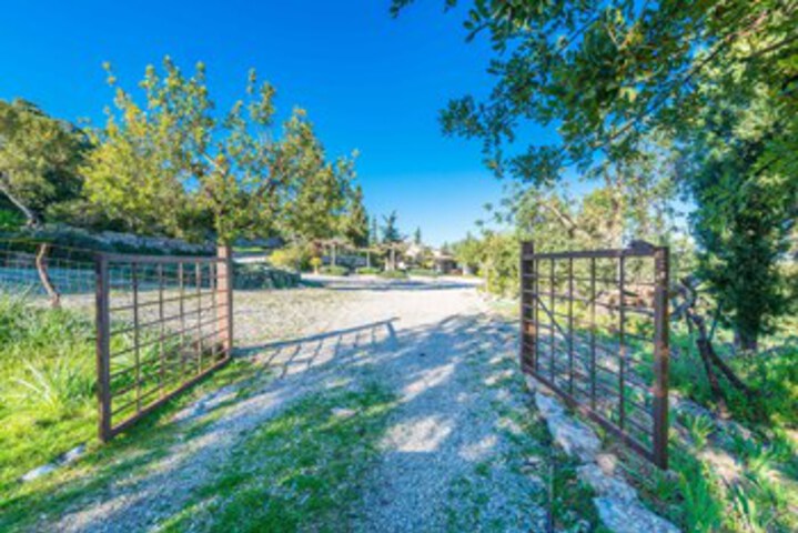 Property Grounds 85 of 128