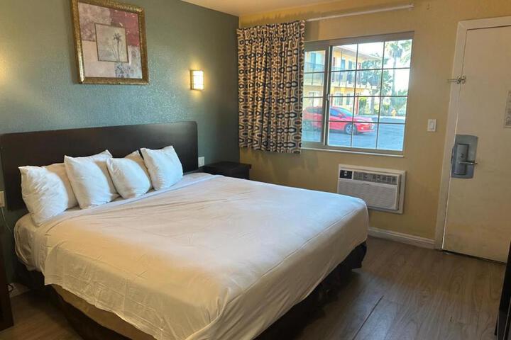 1 King Bed (17 of 20)
