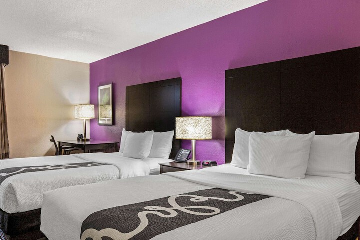 Double Accessible Queen Size Bed (6 of 6)