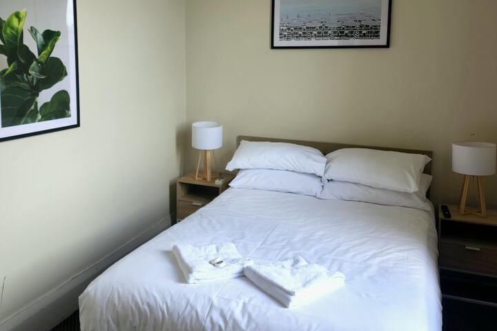 Room 5 of 28