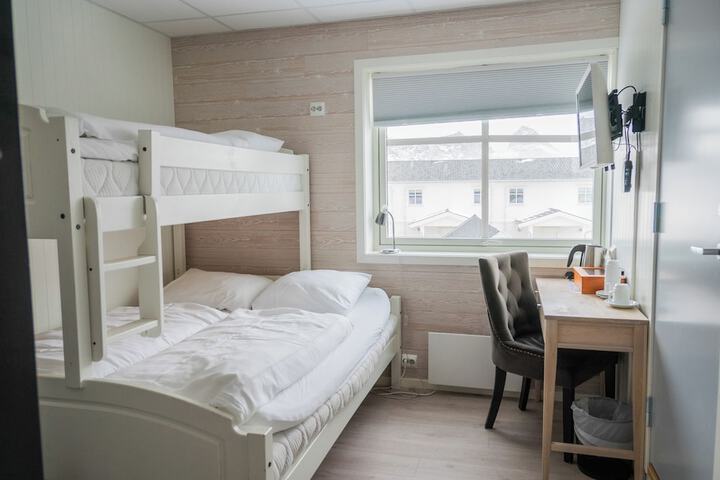Room 8 of 262