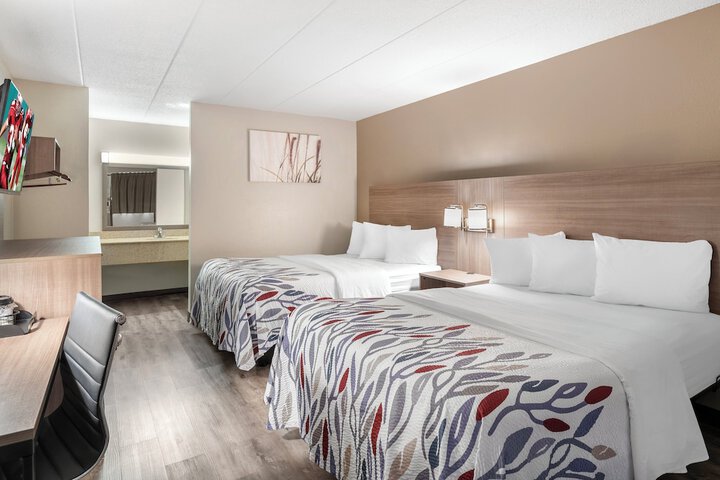 Deluxe 2 Queen Beds (4 of 12)