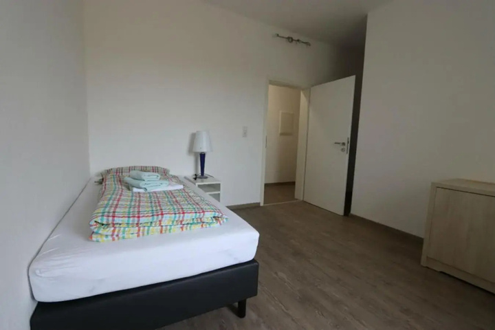 Room 5 of 16