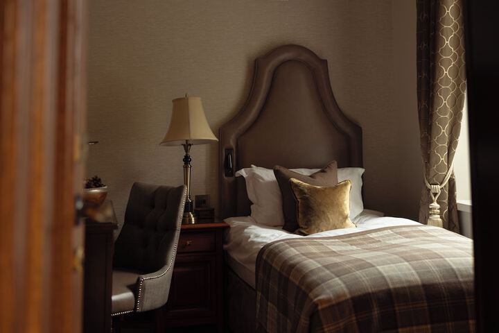 Room 4 of 63