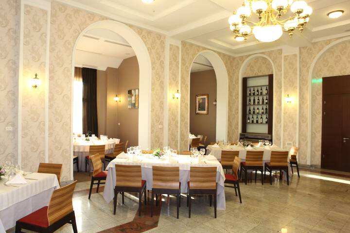Dining 60 of 92