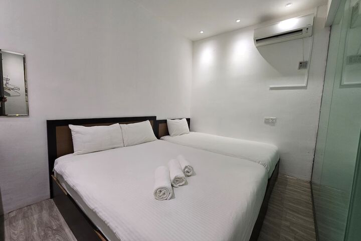 Room 11 of 27