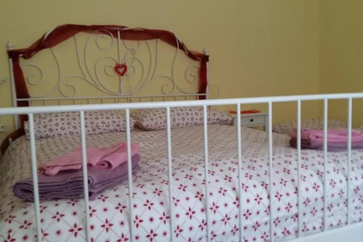 Room 6 of 10