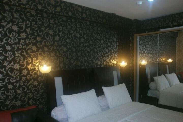 Room 6 of 9
