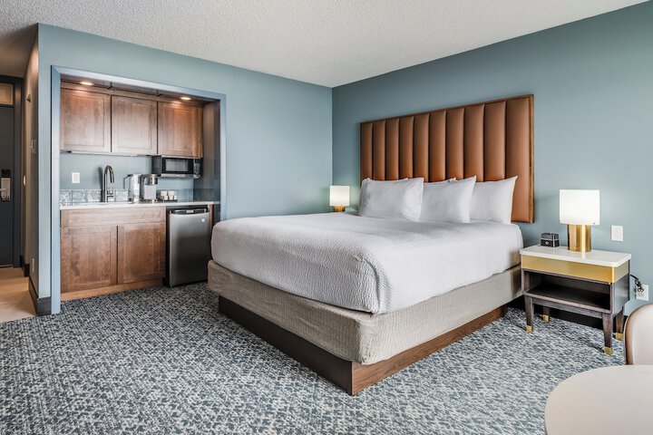 Room 25 of 220