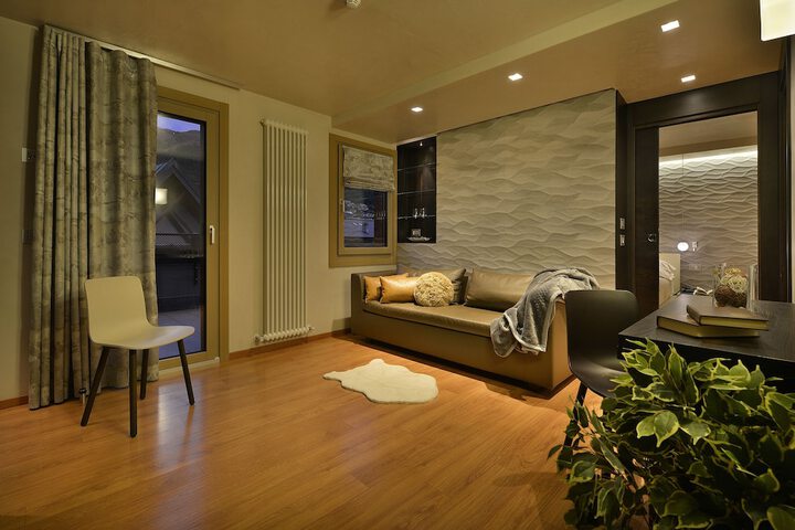 Room 100 of 211