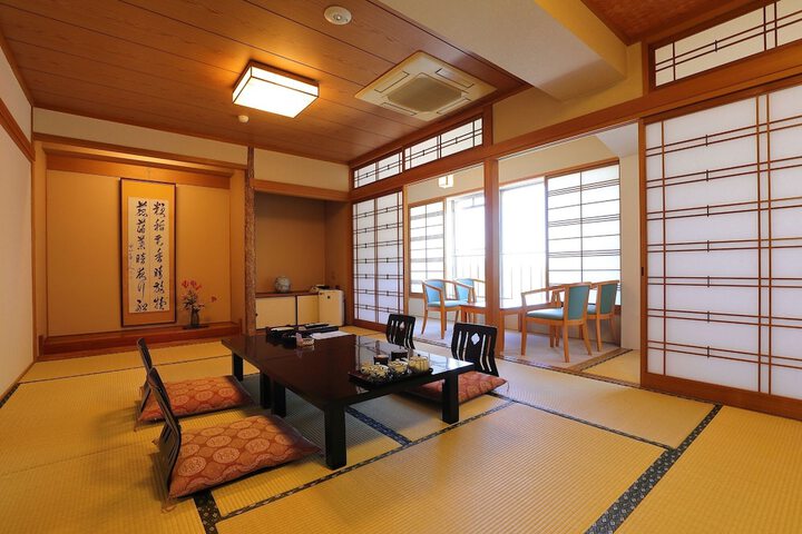 Room 10 of 43