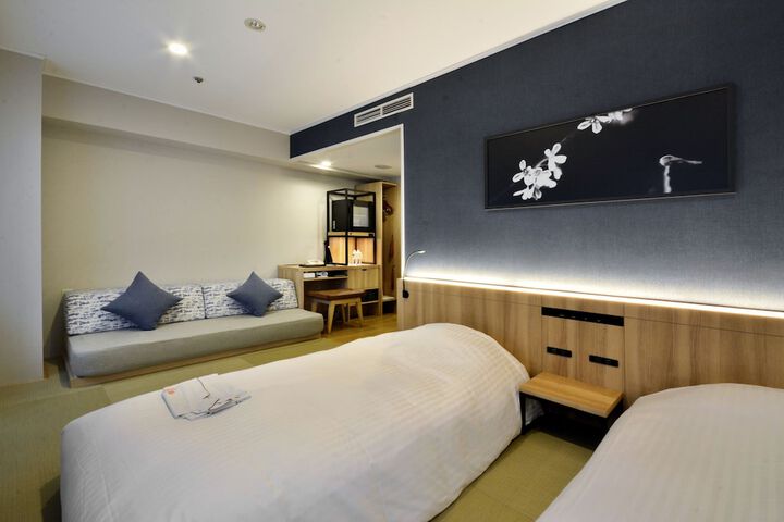 Room 11 of 83