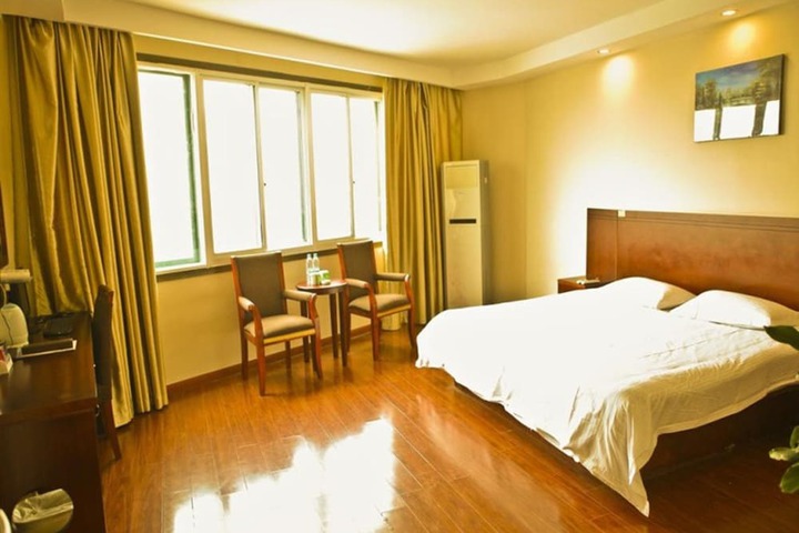 Room 12 of 23