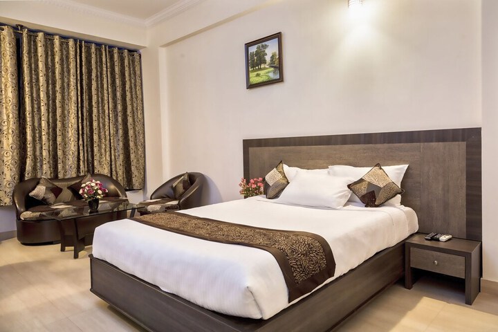 Room 4 of 25