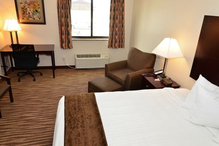 1 King Bed Accessible (7 of 23)
