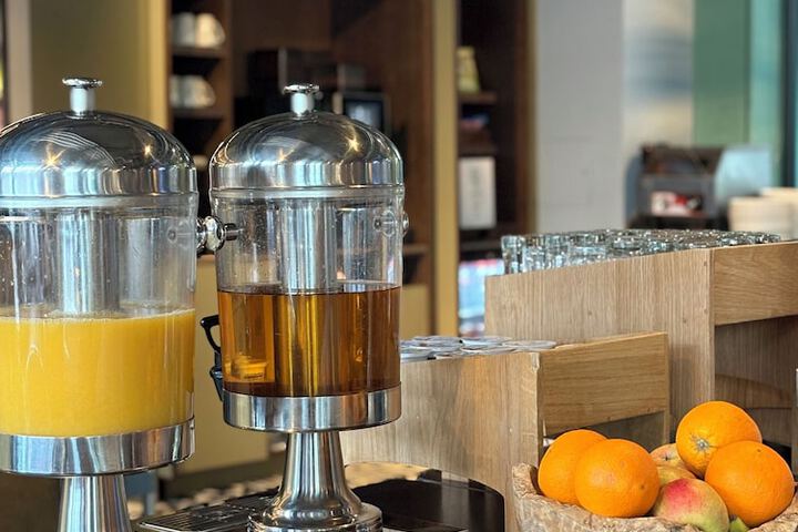Breakfast/Coffee Service 70 of 112