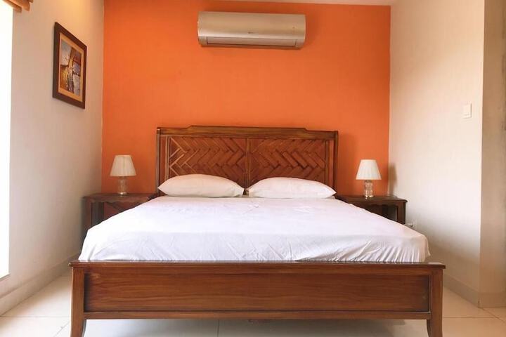 Room 9 of 28