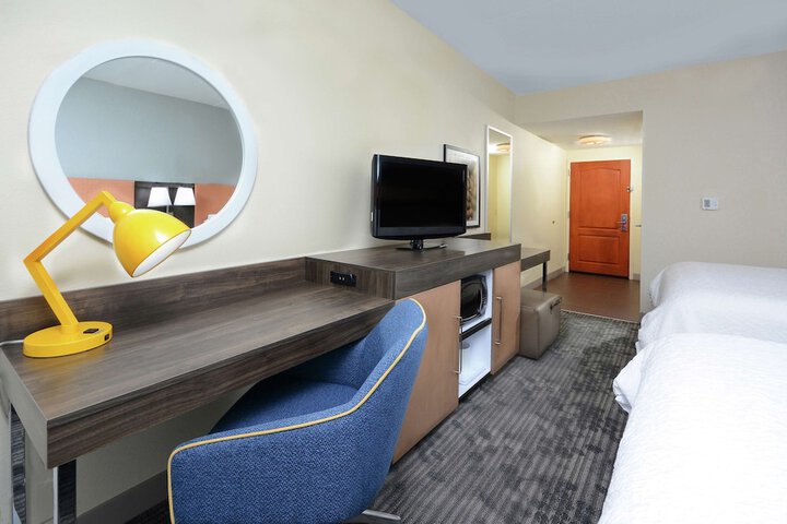 2 Queen Beds (10 of 11)