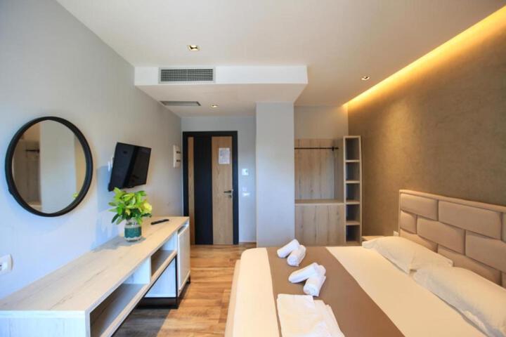 Room 52 of 143