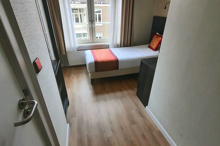 Room 4 of 45