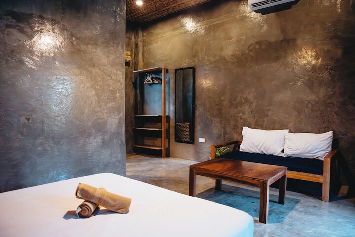 Room 7 of 32