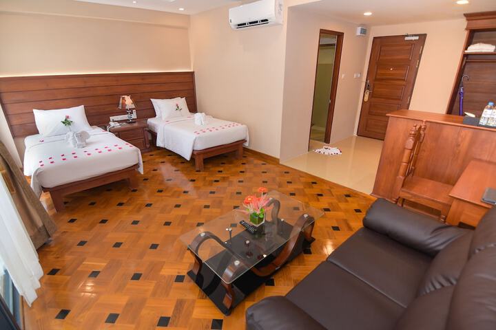 Room 6 of 30