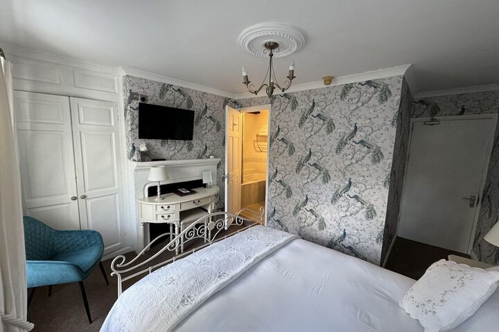 Room 10 of 27