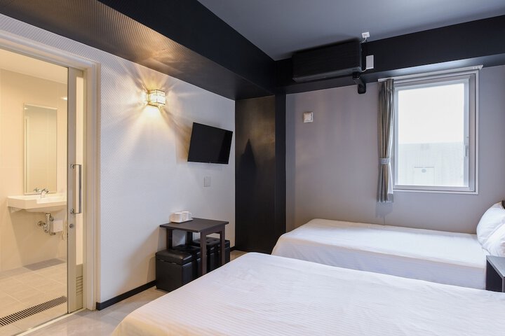 Room 9 of 19