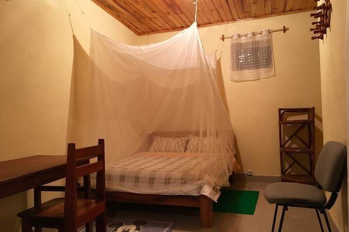 Room 4 of 27