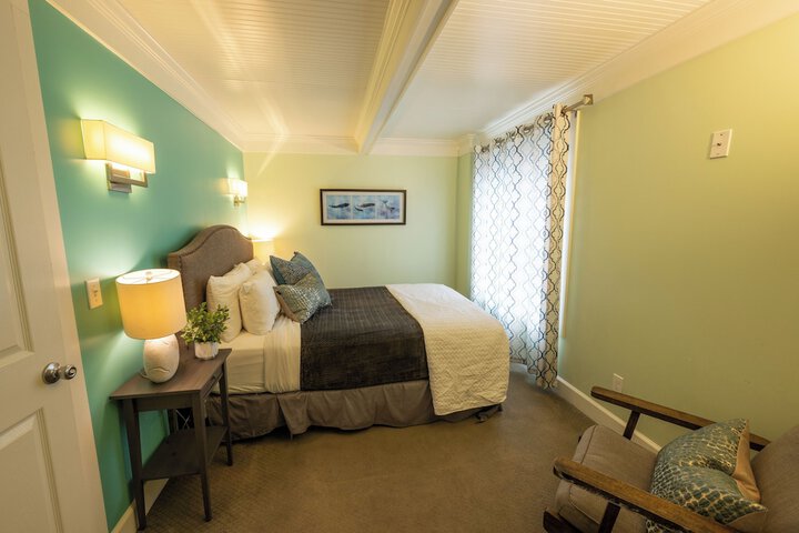 Room 14 of 176