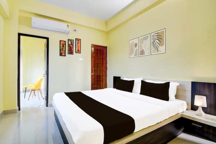 Room 4 of 9